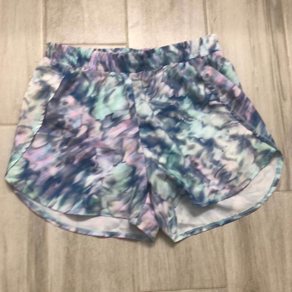 All in motion watercolor shorts 🩳